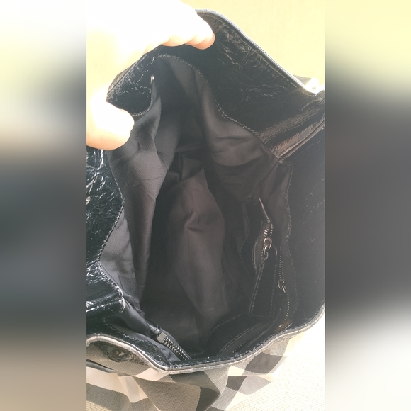Burberry Black and White Shoulder Bag - Picture 7 of 17